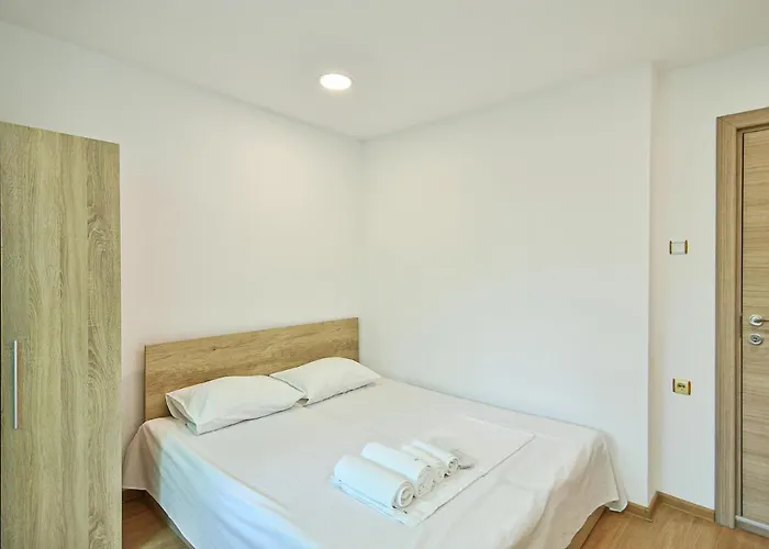 아파트 Hideout In Heart Of With Wifi