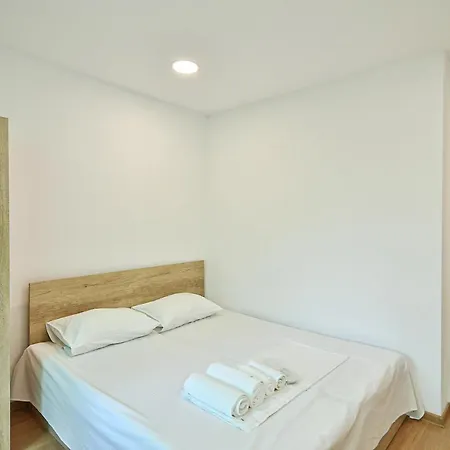 Apartament Hideout In Heart Of With Wifi